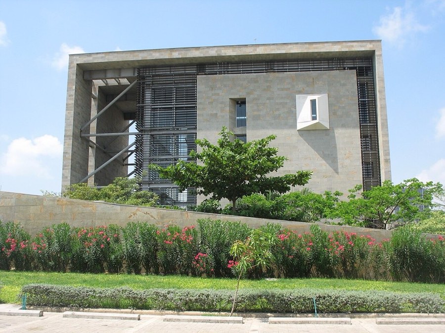 Museo del Caribe rodeado de jardines