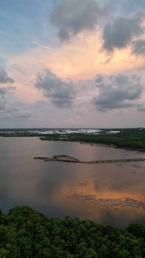 Atardecer sobre la Ciénaga de Mallorquín visto desde el aire
