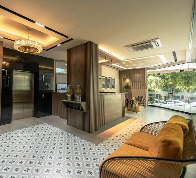 Recepción y lobby de Amari Living Suites