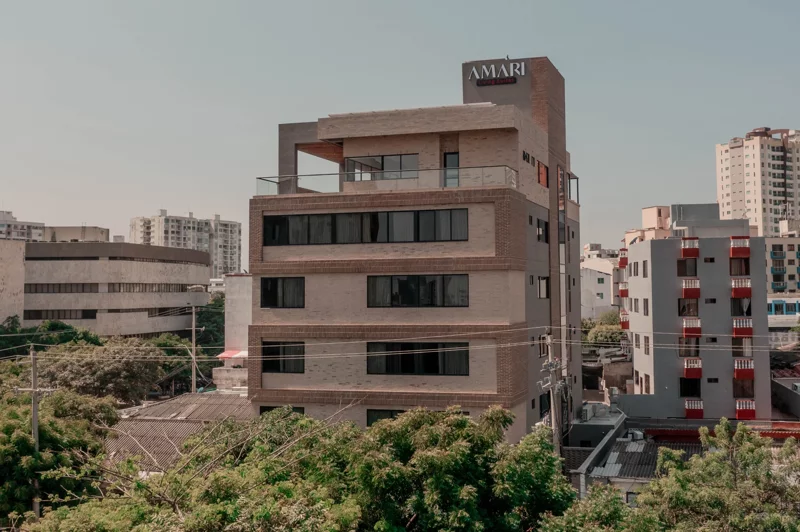 Vista aérea del edificio y su entorno en Barranquilla